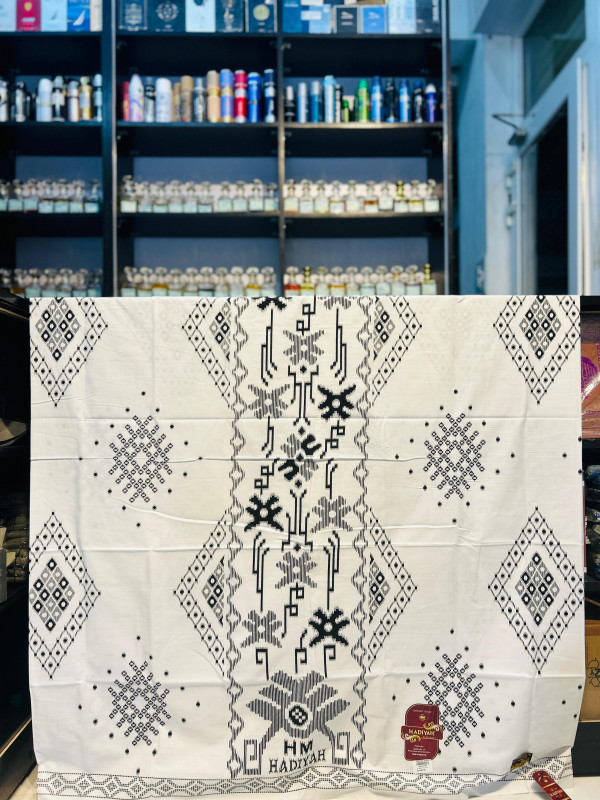 HM HADIYAH WHITE PRINTED LUNGI
